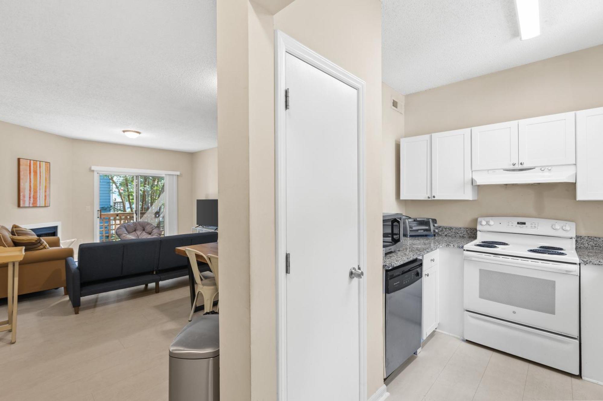 Bright And Cozy 1-br Condo, Wifi Apartment
